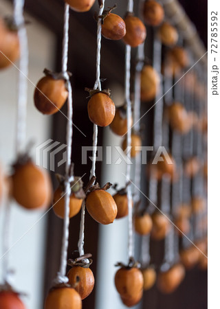 干し柿作り 干し柿作り 72785592