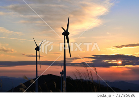 上矢作風力発電所（風の森展望台）・恵那市の写真素材 [72785636] - PIXTA