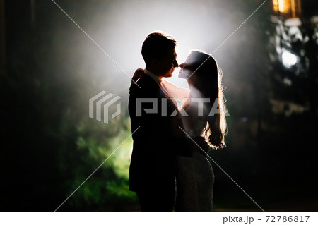 silhouettes of a man and a woman in love in the dark. silhouettes of a man and a woman in love in the dark. 72786817