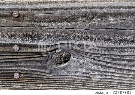 古びた木の表面の木目 72787305