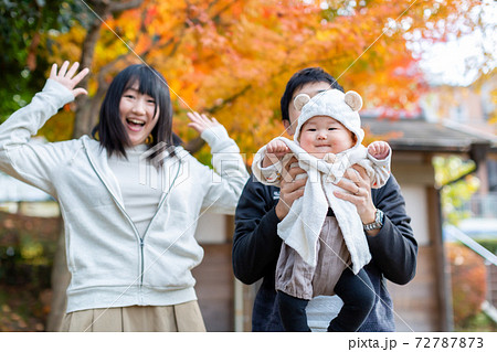 家族写真 8ヶ月の乳児 紅葉 家族写真 8ヶ月の乳児 紅葉 72787873