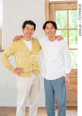 仲の良い父子 72790816