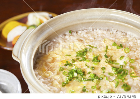 鍋料理の〆はやっぱり雑炊ですねの写真素材
