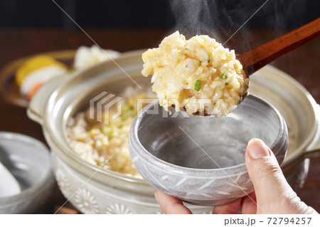 鍋料理の〆はやっぱり雑炊ですね 72794257