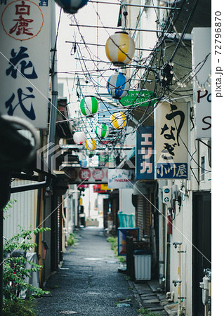 昭和レトロで懐かしい路地裏の風景の写真素材