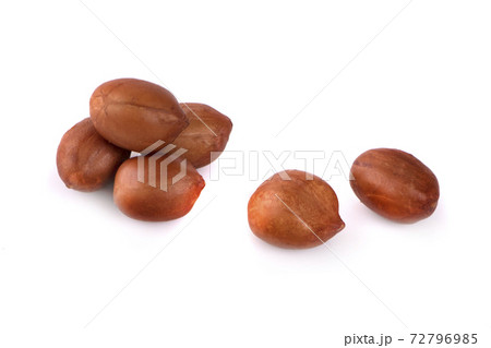 Peanuts an isolated on white background 72796985