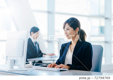 ビジネスシーン 72798769