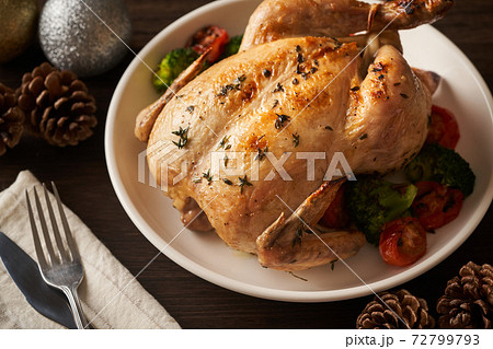 丸鶏ローストチキン の写真素材
