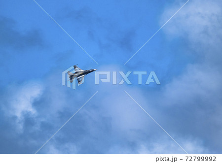 F-16 Fighting Falcon flying against sky 72799992