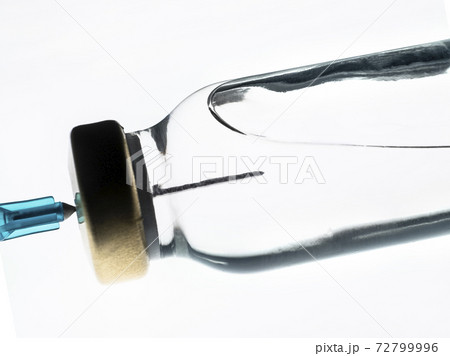 Studio shot of Covid-19 vaccine and syringe 72799996