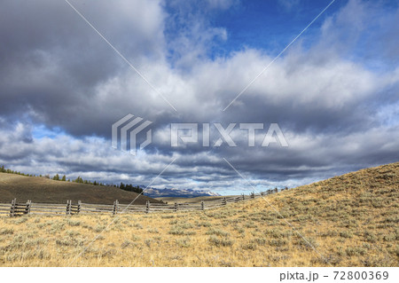 USA, Idaho, Stanley, Ranch landscape with clouds and mountains in distance 72800369