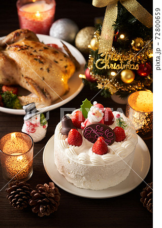 クリスマスケーキとローストチキン クリスマスケーキとローストチキン 72800659