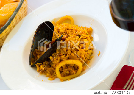 Paella a la marinera (Fisherman Paella) Paella a la marinera (Fisherman Paella) 72801437