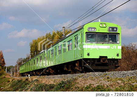 奈良線を走る103系NS407編成普通電車 72801810