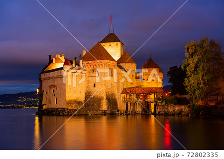 View of Chillon Castle on Lake Geneva 72802335