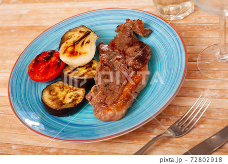 Veal chop and grilled vegetables, healthy dinner 72802918