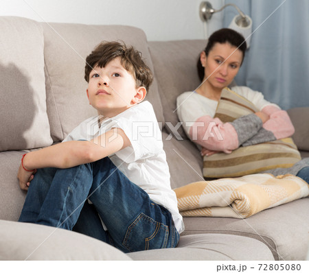 Offended tweenager after disagreements with mom 72805080