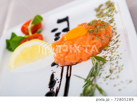 Raw salmon tartare Raw salmon tartare 72805289