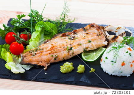 Fried trout fillets with rice, vegetables, lime 72808101