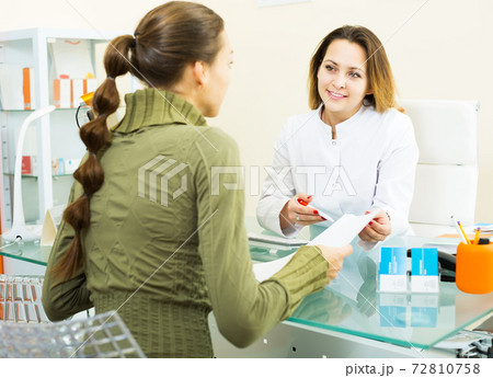 Consultation in aesthetic medicine center Consultation in aesthetic medicine center 72810758