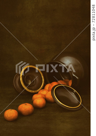 Still life with tangerines and kitchen utensils 72811048