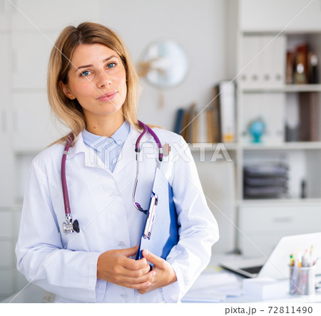 adult doctor female working in uniform in room 72811490
