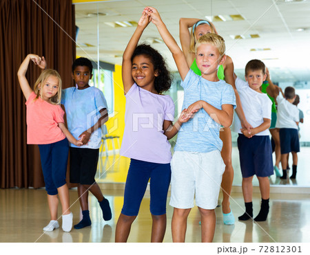 Positive little boys and girls dancing pair dance in the ballet studio Positive little boys and girls dancing pair dance in the ballet studio 72812301
