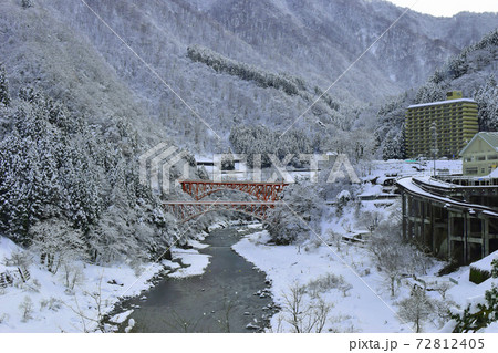 冬の黒部宇奈月温泉(富山県黒部市) 72812405