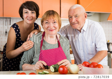 Elderly man and woman and their daughter Elderly man and woman and their daughter 72817039