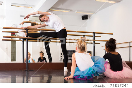 Teacher demonstrating choreographic element Teacher demonstrating choreographic element 72817244