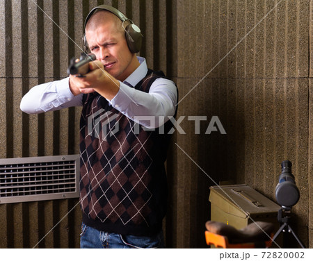 Man shoots semi-automatic rifle at shooting range 72820002