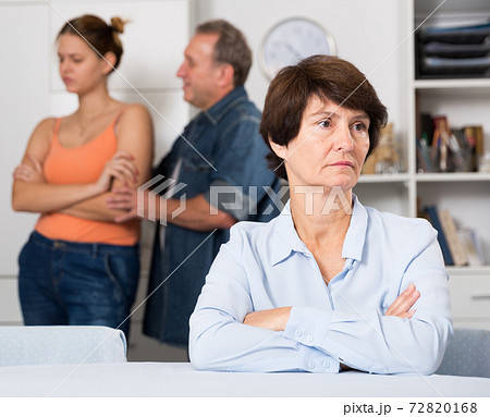 Adult woman is upseting and her husband with daughter are sympathying with her 72820168