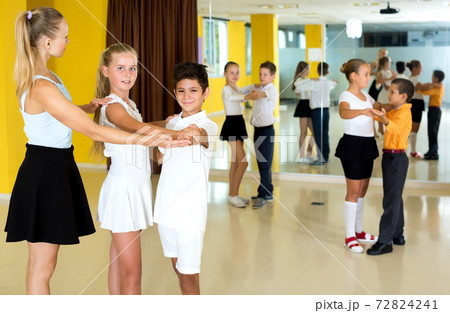 Children studying of partner dance 72824241