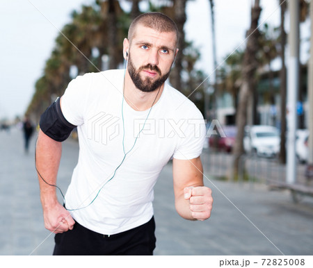 Running man, jogging 72825008