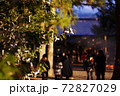 神社のおみくじ結び所 72827029