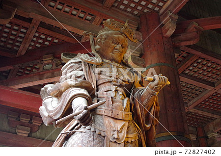 古都奈良の世界文化遺産 東大寺大仏殿の広目天立像 古都奈良の世界文化遺産 東大寺大仏殿の広目天立像 72827402