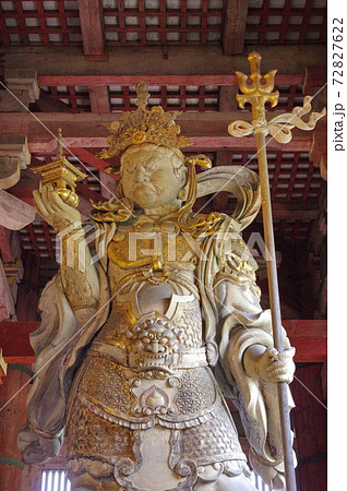 古都奈良の世界文化遺産 東大寺大仏殿の多聞天立像 72827622