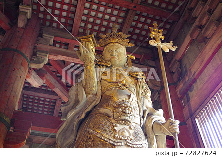 古都奈良の世界文化遺産 東大寺大仏殿の多聞天立像 72827624
