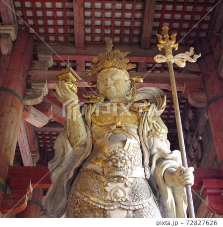 古都奈良の世界文化遺産 東大寺大仏殿の多聞天立像 72827626