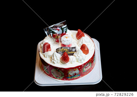 クリスマスのホールケーキ 72829226