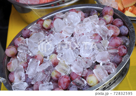 Grape dissolved and mixed with ice to maintain freshness. Put in a bowl and be displayed on the table for guests to take. Grape dissolved and mixed with ice to maintain freshness. Put in a bowl and be displayed on the table for guests to take. 72832595