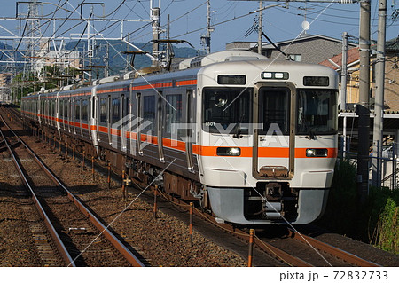 JR東海313系10両編成による中央線名古屋行き普通電車の写真素材