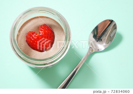 ハートのいちごとチョコレートムース ハートのいちごとチョコレートムース 72834060