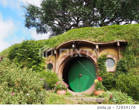 ホビット村の緑扉 72834170