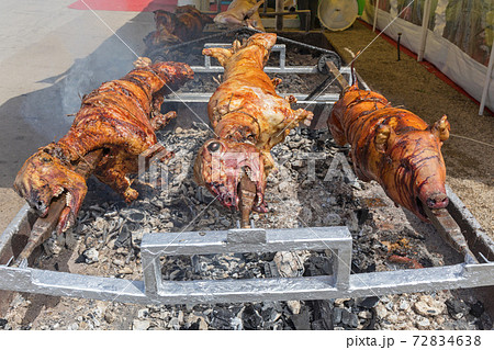 Triple Roasting BBQ 72834638