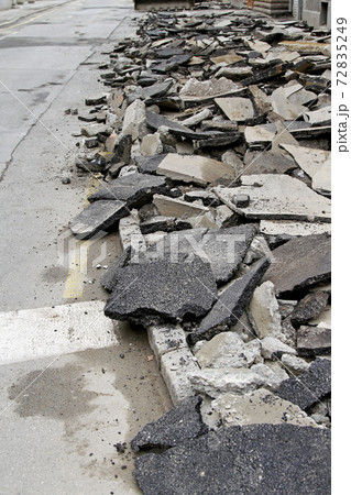 Pieces of sphalt 72835249