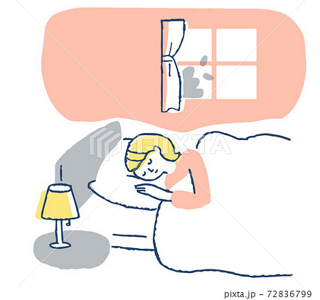 ベッドで寝ている若い女性 72836799