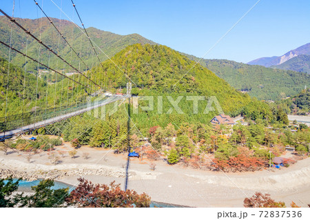 秋の谷瀬の吊り橋　奈良県十津川村 72837536