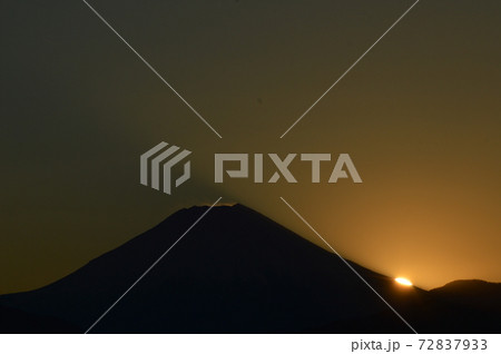 ダイヤモンド富士(高尾山/東京都八王子市) ダイヤモンド富士(高尾山/東京都八王子市) 72837933