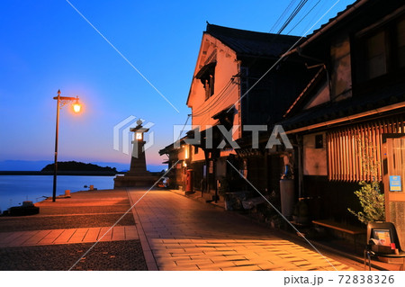 【広島県】鞆の浦　常夜灯の明かり 72838326